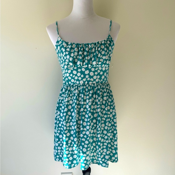 Babydoll style swing dress. Green and white floral print. Size medium - Picture 1 of 5